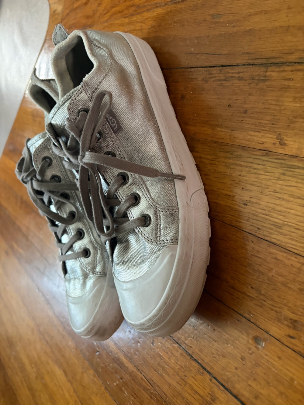 UGG womens Silver Metallic Lace-Up Sneakers 9.5 cute- good shape. Summer jackpot - Picture 11 of 14